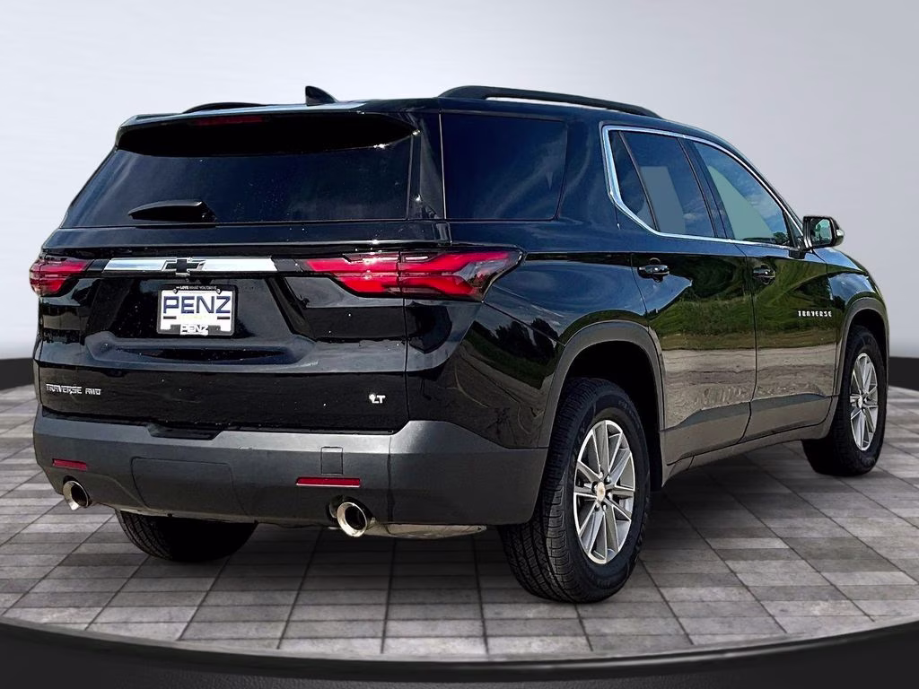 2023 Mosaic Black Metallic Chevrolet Traverse LT Leather AWD SUV