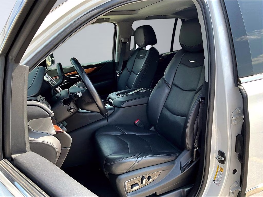 2019 Crystal White Tricoat Cadillac Escalade Luxury 4X4 SUV