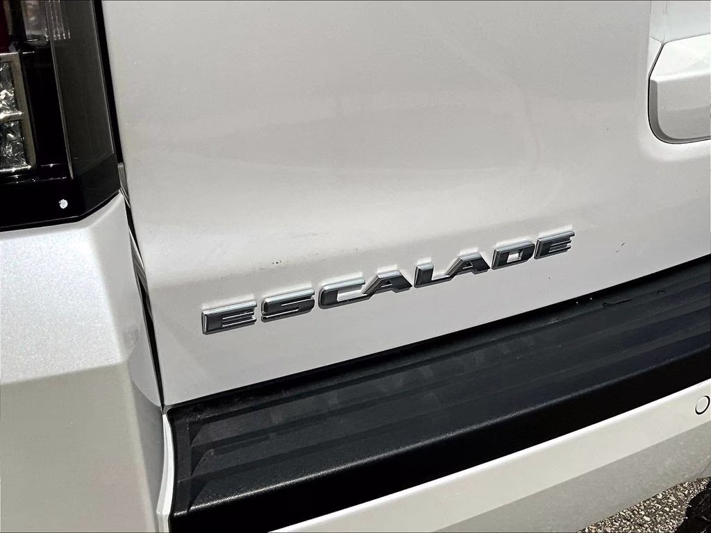 2019 Crystal White Tricoat Cadillac Escalade Luxury 4X4 SUV