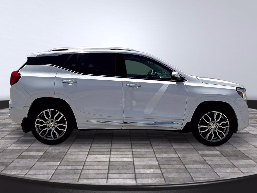 2022 White Frost Tricoat GMC Terrain Denali AWD SUV
