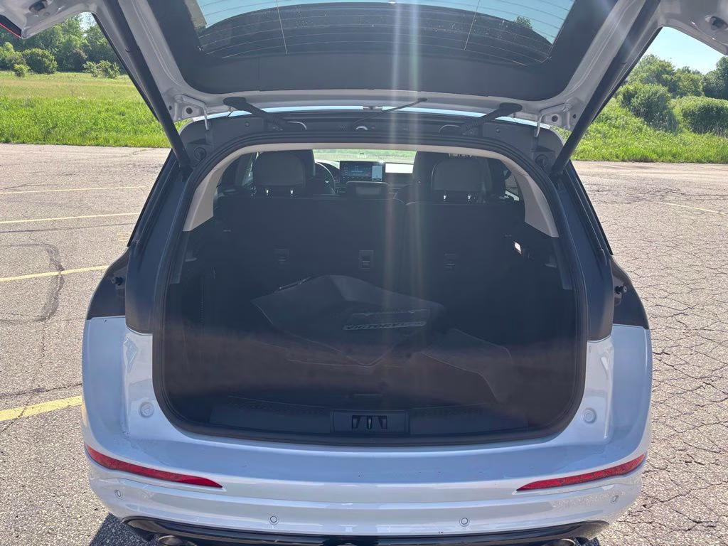 2025 Crystal White Metallic Clearcoat Lincoln Corsair Reserve AWD SUV