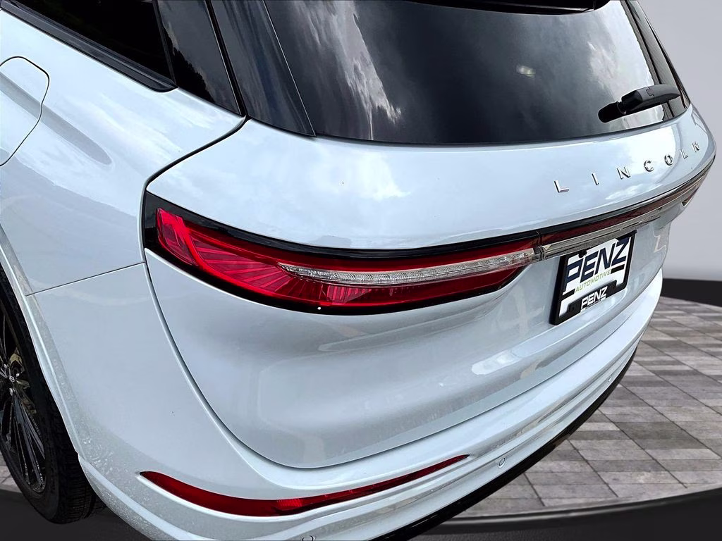 2025 Crystal White Metallic Clearcoat Lincoln Corsair Reserve AWD SUV