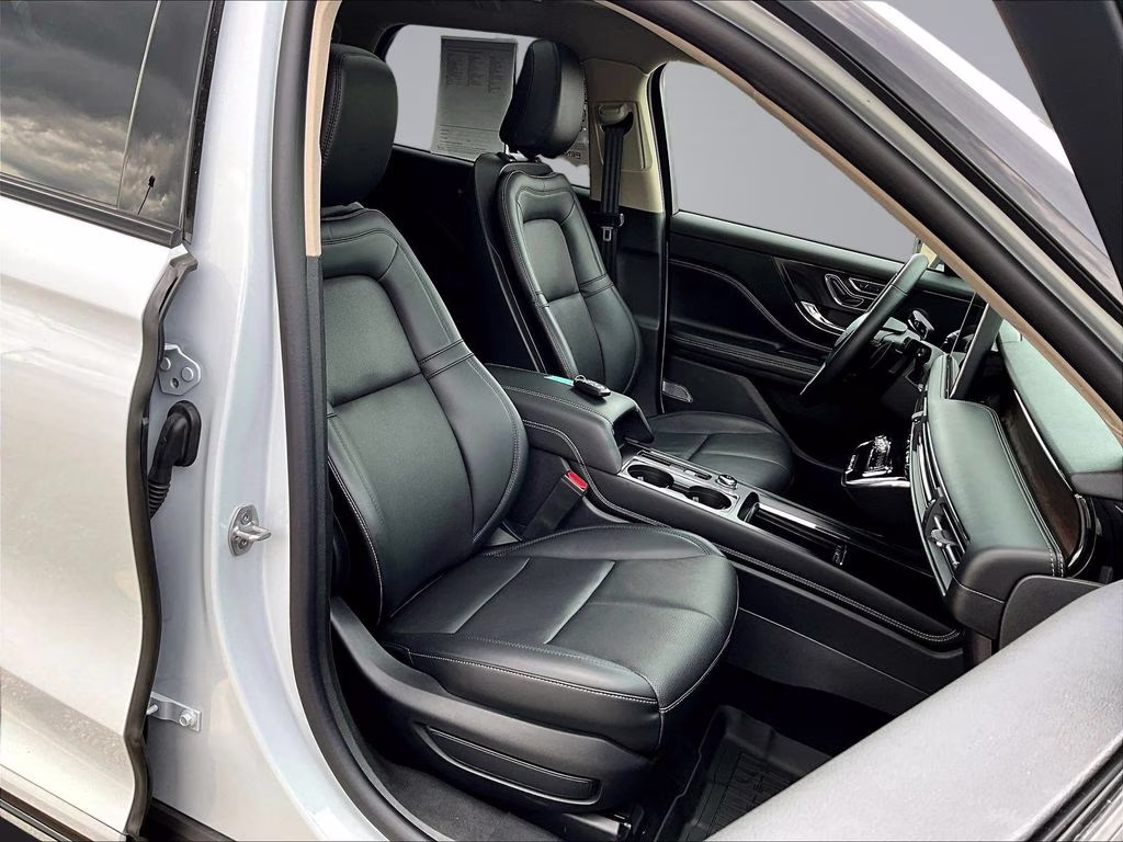 2025 Crystal White Metallic Clearcoat Lincoln Corsair Reserve AWD SUV