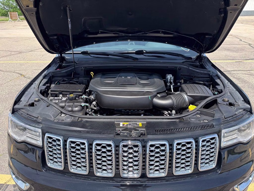 2021 Diamond Black Crystal Pearlcoat Jeep Grand Cherokee Overland 4X4 SUV
