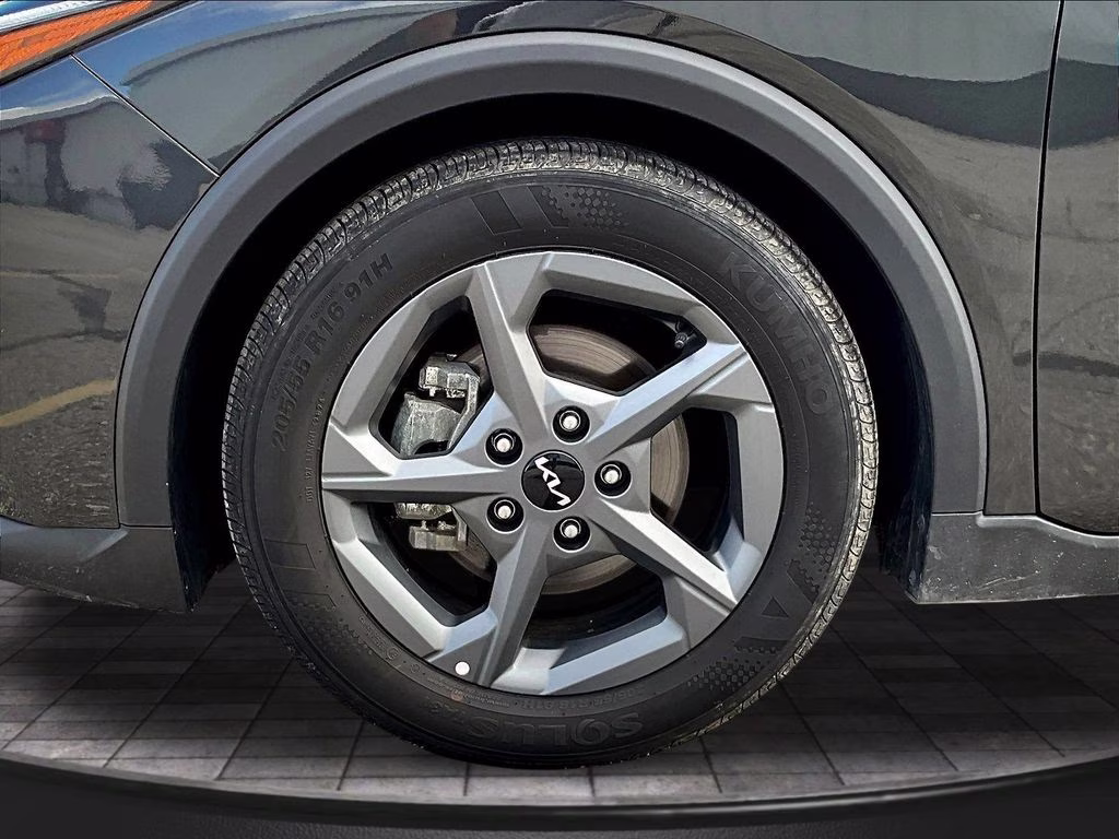 2025 Interstellar Gray Kia K4 LXS FWD Sedan
