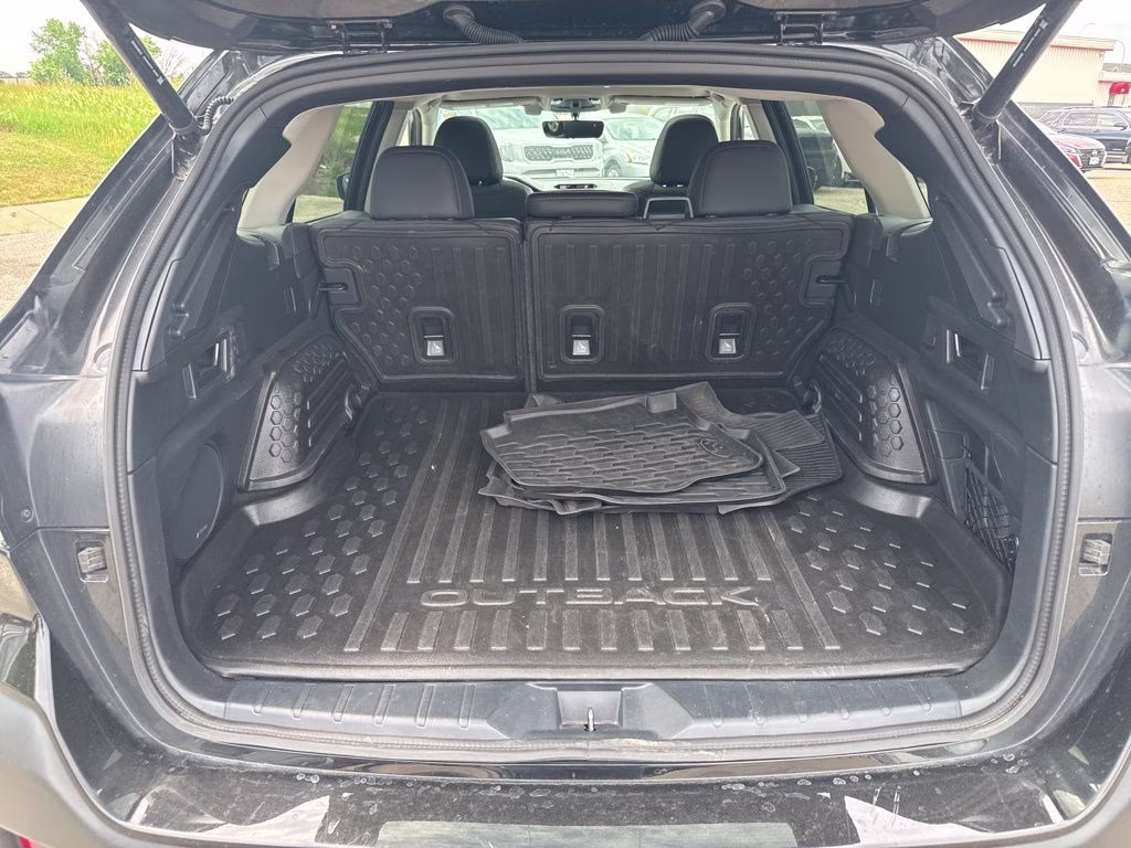 2022 Crystal Black Silica Subaru Outback Limited XT AWD SUV