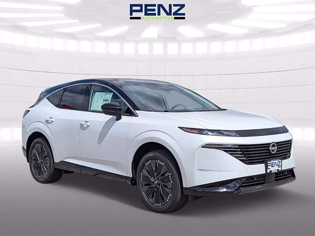 2026 Everest White Pearl/Black Nissan Murano Platinum AWD SUV