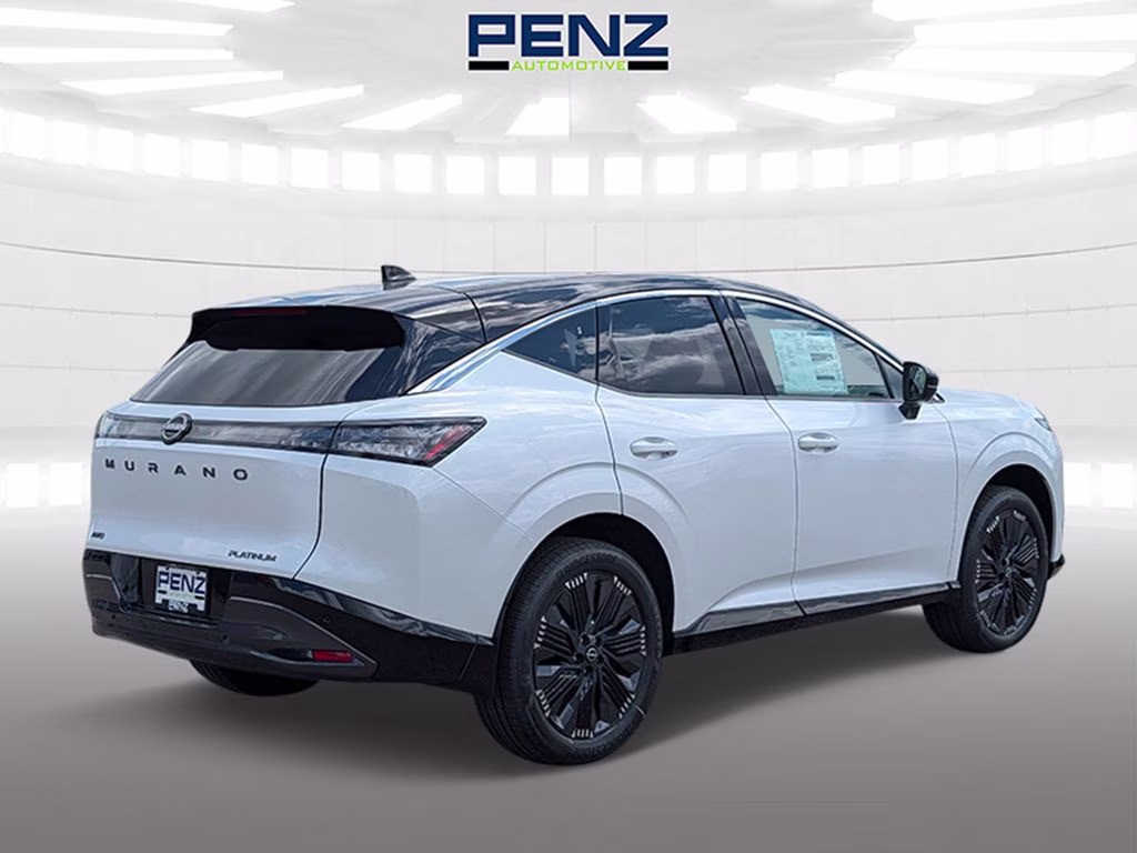 2026 Everest White Pearl/Black Nissan Murano Platinum AWD SUV