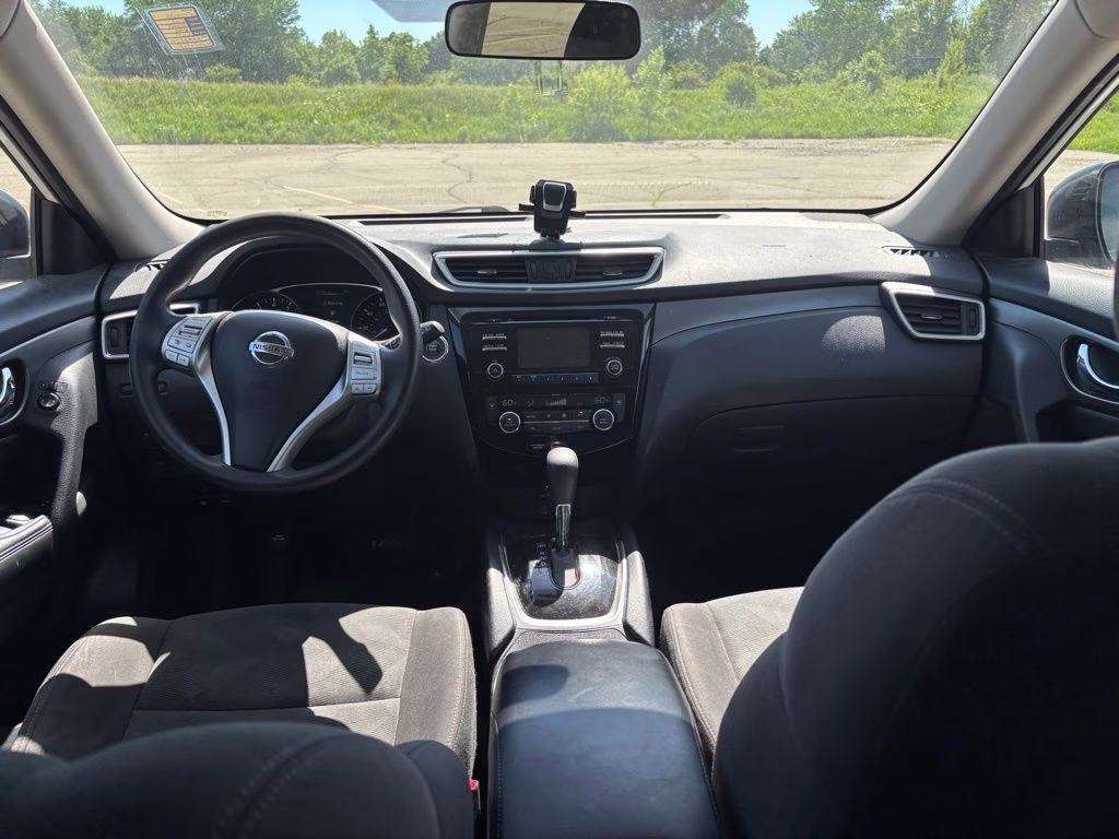2016 Pearl White Nissan Rogue SV AWD SUV