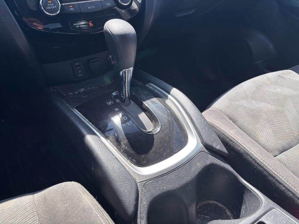 2016 Pearl White Nissan Rogue SV AWD SUV