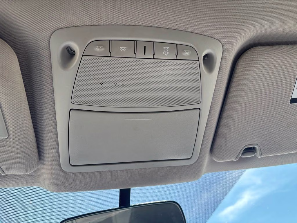 2016 Pearl White Nissan Rogue SV AWD SUV