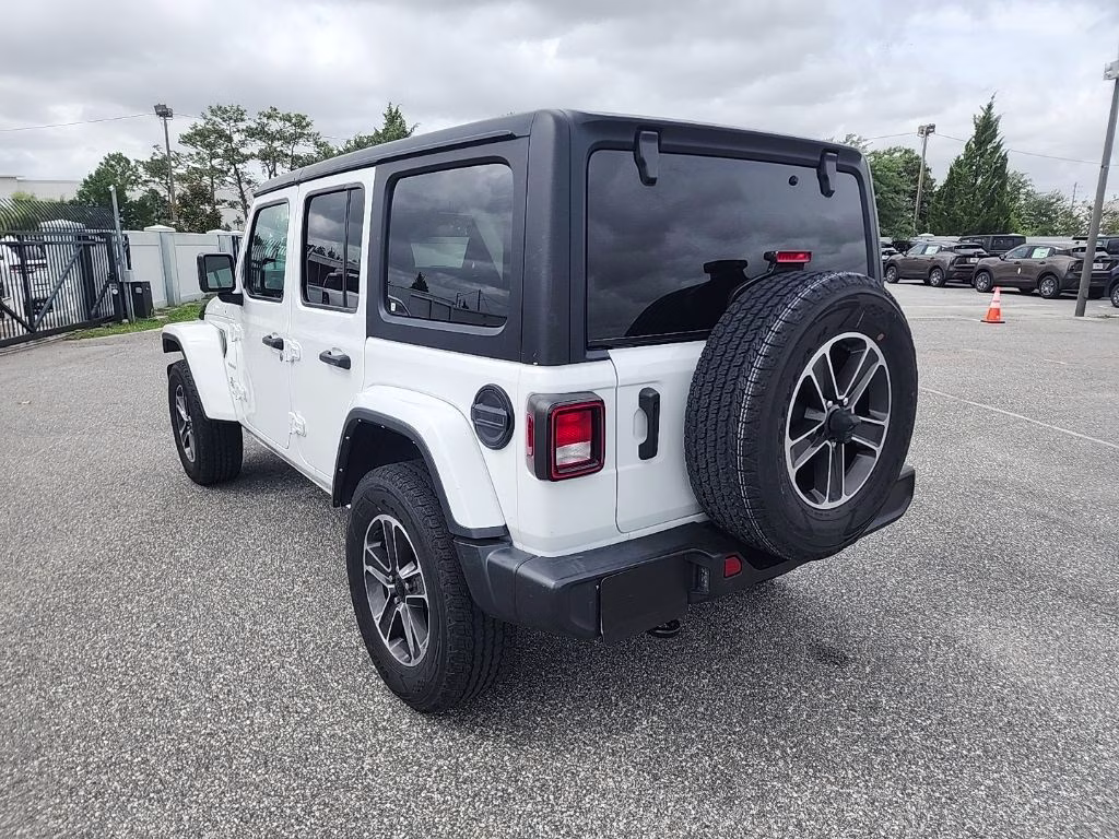 2023 Bright White Clearcoat Jeep Wrangler Sahara 4X4 SUV