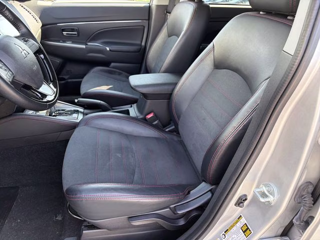 2024 Alloy Silver Metallic Mitsubishi Outlander Sport 2.0 SE 4X4 SUV