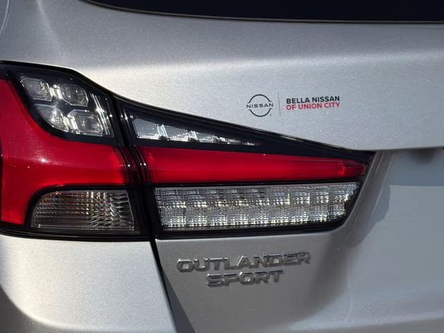 2024 Alloy Silver Metallic Mitsubishi Outlander Sport 2.0 SE 4X4 SUV