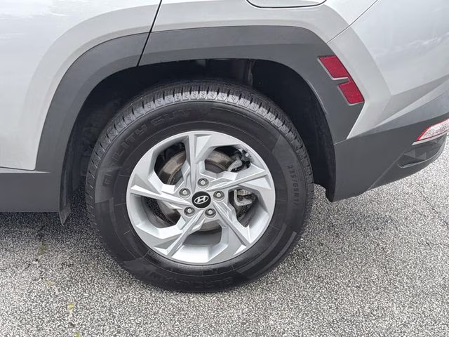 2024 Shimmering Silver Hyundai Tucson SEL AWD SUV