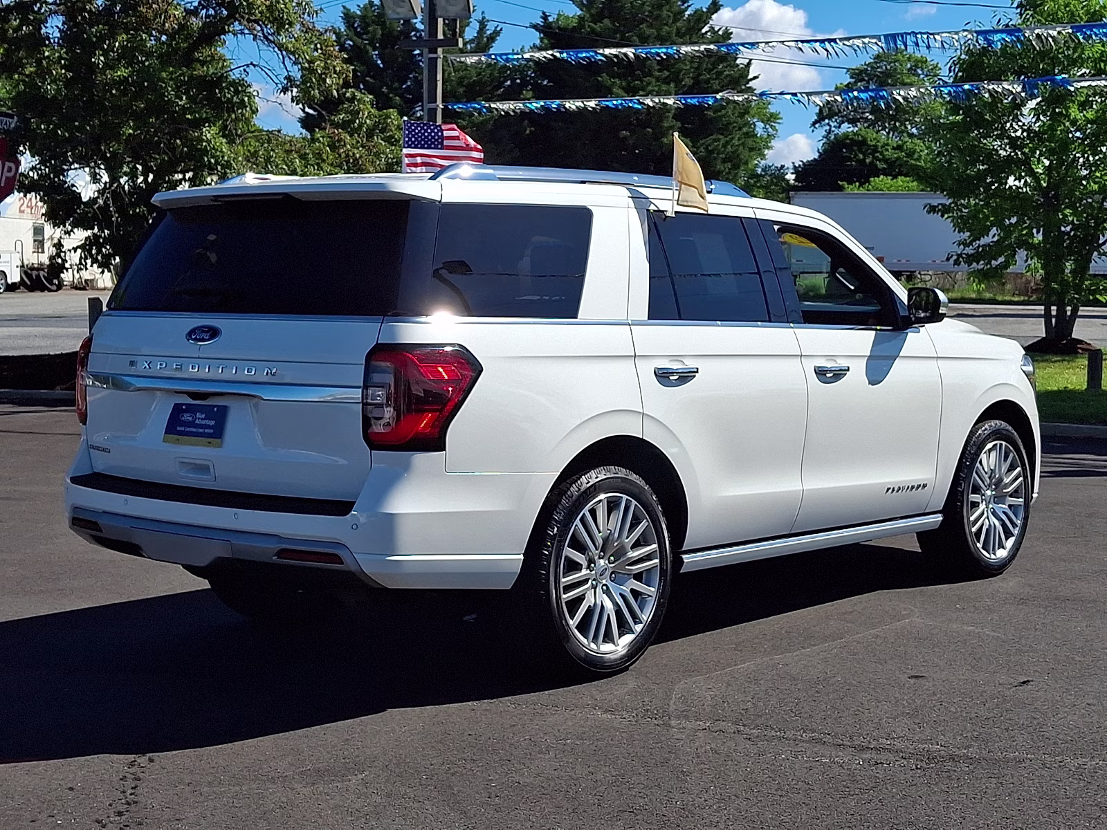 2022 Star White Metallic Tri-Coat - AZ Ford Expedition Platinum 4X4