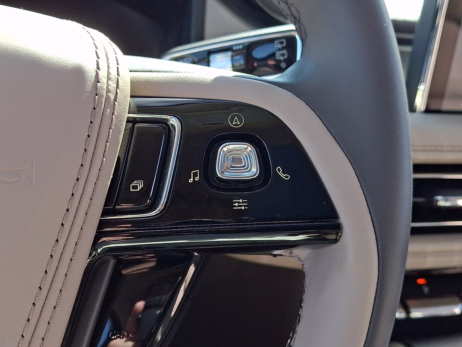 2023 Pristine White Metallic Tri-Coat - AZ Lincoln Aviator Standard AWD
