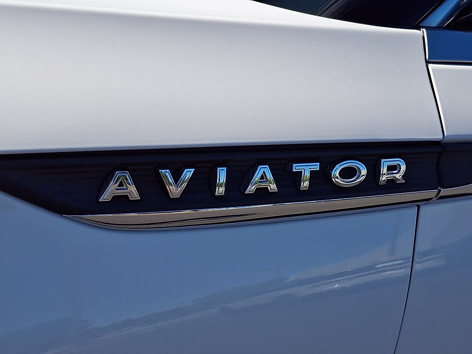 2023 Pristine White Metallic Tri-Coat - AZ Lincoln Aviator Standard AWD