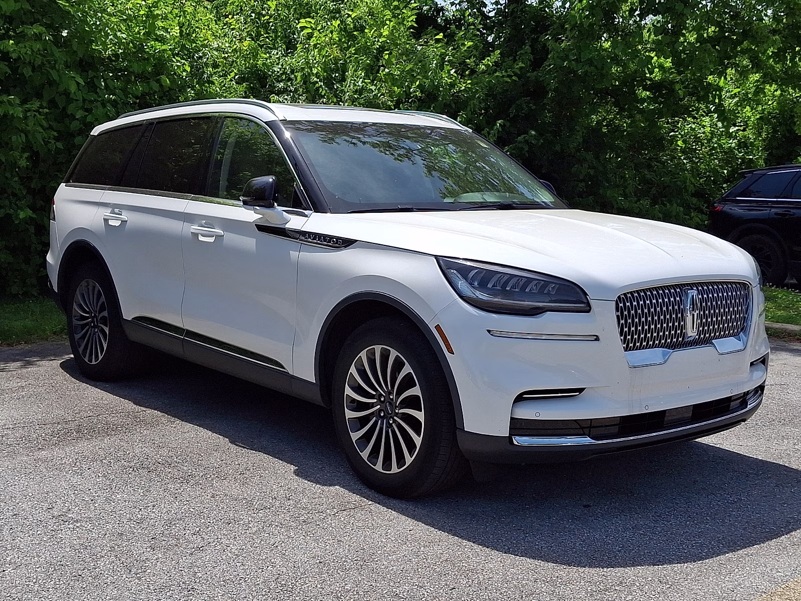 2023 White Metallic Lincoln Aviator Standard AWD