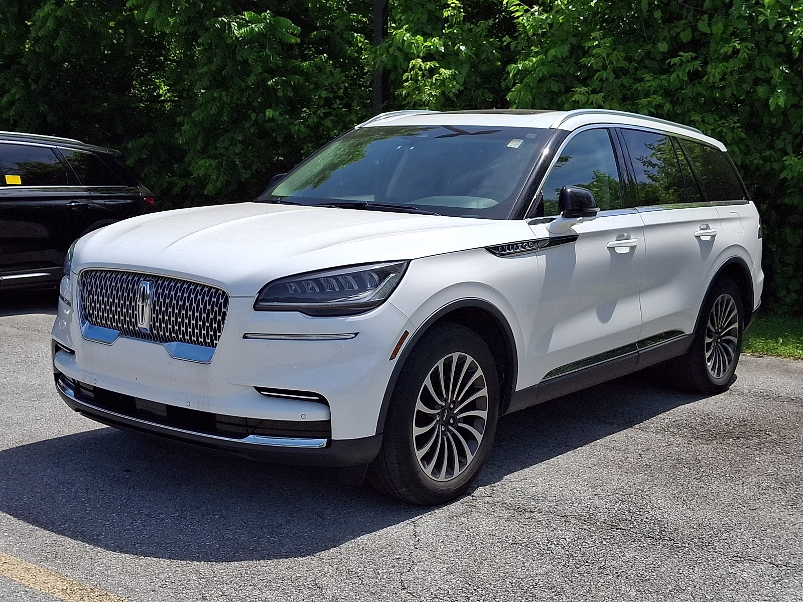 2023 White Metallic Lincoln Aviator Standard AWD