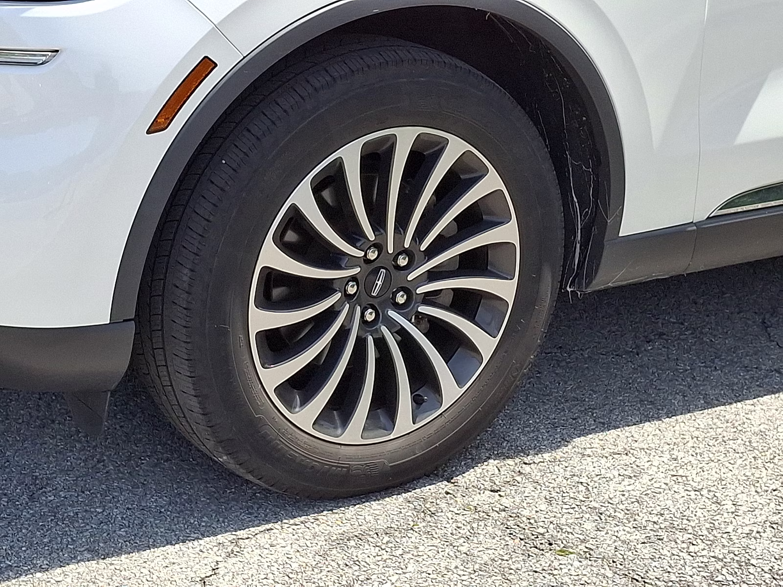 2023 White Metallic Lincoln Aviator Standard AWD