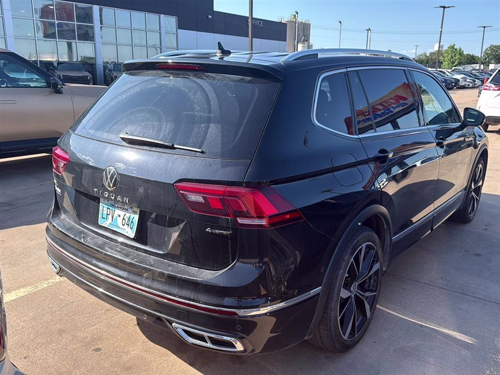 2022 Deep Black Pearl Volkswagen Tiguan SEL R-Line AWD SUV