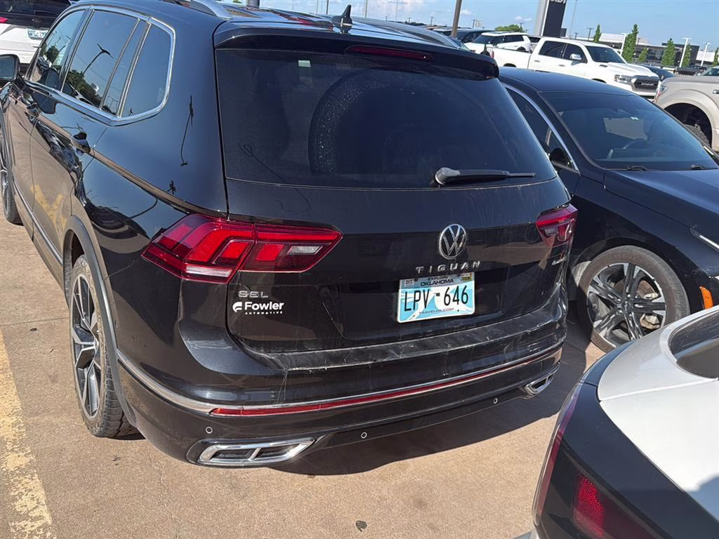 2022 Deep Black Pearl Volkswagen Tiguan SEL R-Line AWD SUV