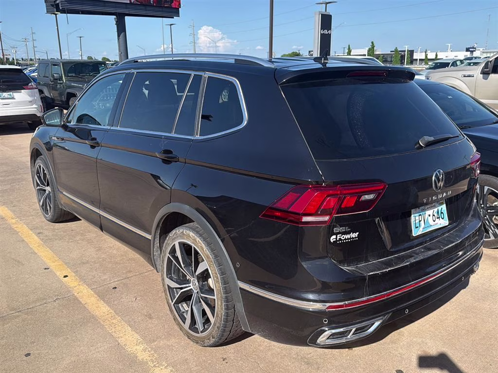 2022 Deep Black Pearl Volkswagen Tiguan SEL R-Line AWD SUV