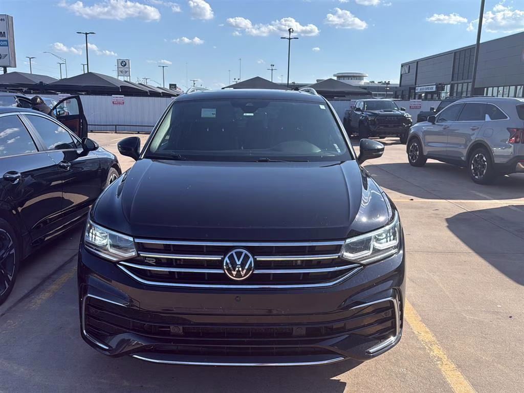 2022 Deep Black Pearl Volkswagen Tiguan SEL R-Line AWD SUV