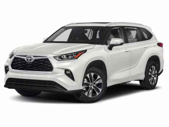 2021 White Toyota Highlander XLE FWD SUV