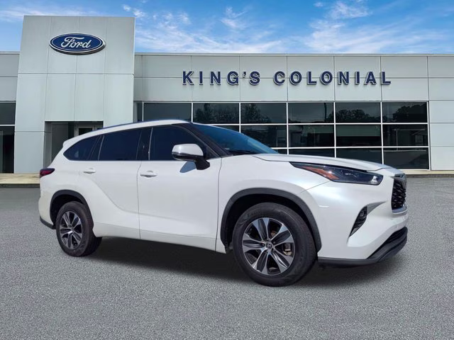 2021 Blizzard Pearl Toyota Highlander XLE w/Leather, Moonroof, Apple Car Play, FWD SUV