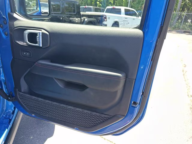 2025 Hydro Blue Pearl Coat Jeep Wrangler Rubicon X 4X4 Convertible