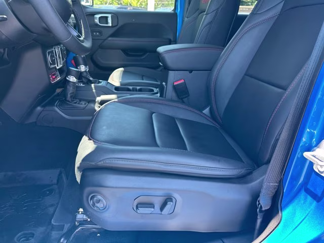 2025 Hydro Blue Pearl Coat Jeep Wrangler Rubicon X 4X4 Convertible