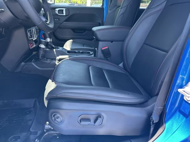 2025 Hydro Blue Pearl Coat Jeep Wrangler Rubicon X 4X4 Convertible