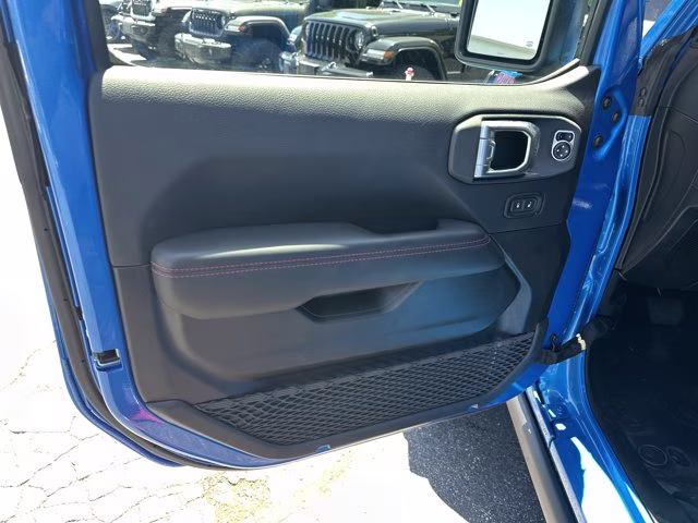 2025 Hydro Blue Pearl Coat Jeep Wrangler Rubicon X 4X4 Convertible