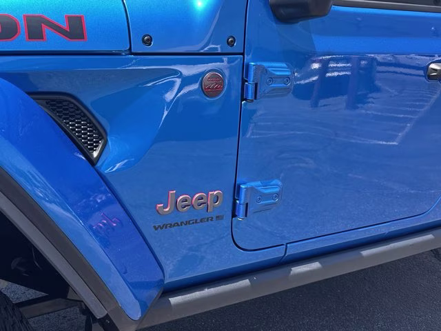 2025 Hydro Blue Pearl Coat Jeep Wrangler Rubicon X 4X4 Convertible