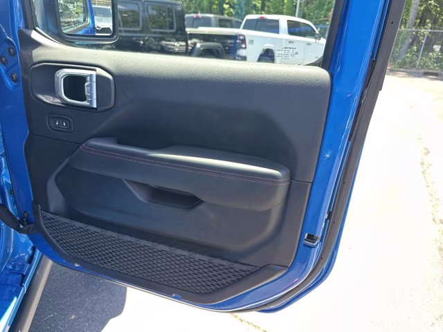 2025 Hydro Blue Pearl Coat Jeep Wrangler Rubicon X 4X4 Convertible