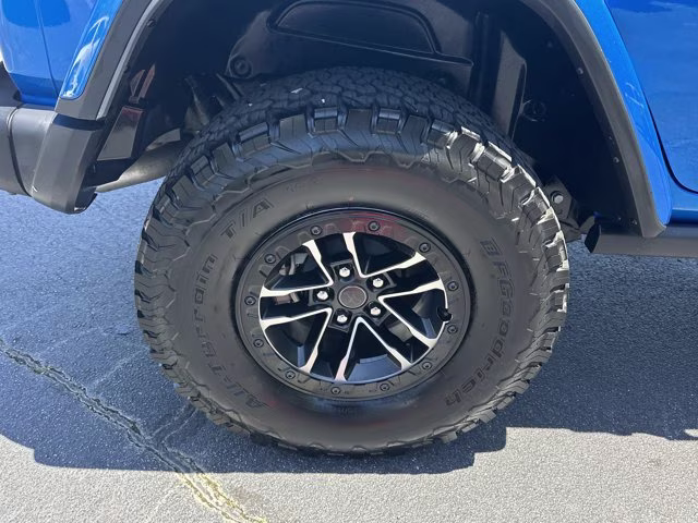 2025 Hydro Blue Pearl Coat Jeep Wrangler Rubicon X 4X4 Convertible