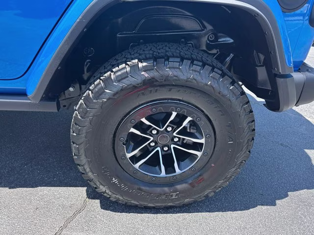 2025 Hydro Blue Pearl Coat Jeep Wrangler Rubicon X 4X4 Convertible