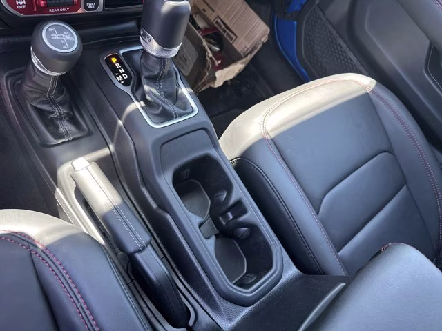 2025 Hydro Blue Pearl Coat Jeep Wrangler Rubicon X 4X4 Convertible