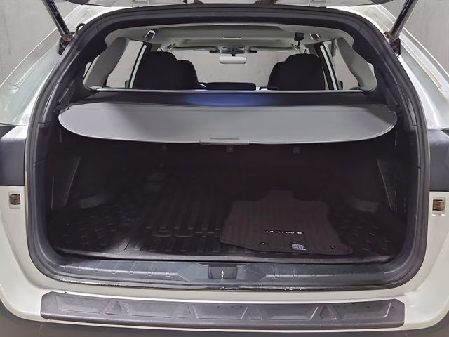 2024 Crystal White Pearl Subaru Outback Premium AWD SUV