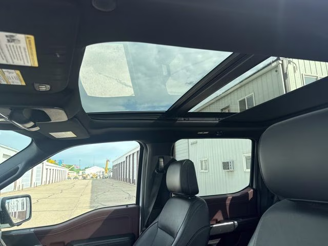 2021 Oxford White Ford F-150 Lariat 4X4 Truck