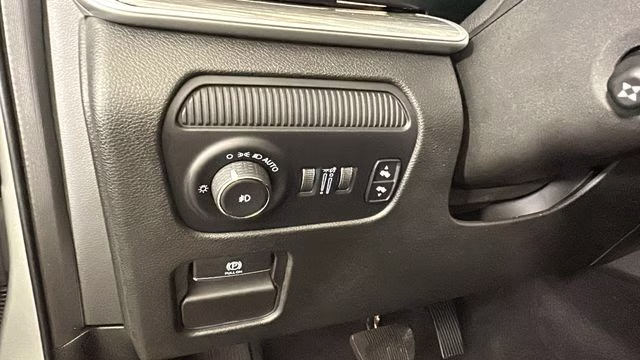 2022 Silver Zynith Jeep Wagoneer Series II RWD SUV
