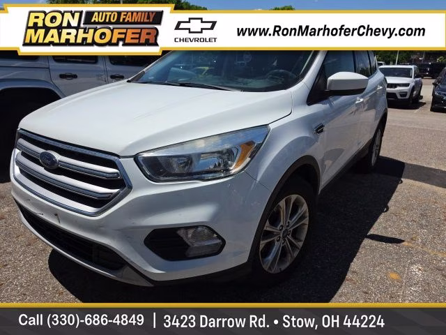 2017 Oxford White Ford Escape SE FWD SUV