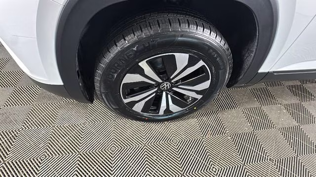 2024 Pure White Volkswagen Atlas 2.0T SE AWD SUV