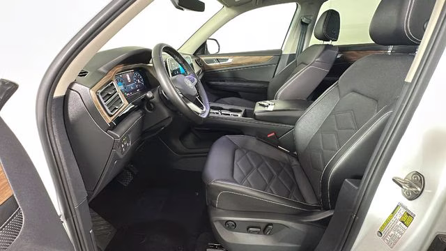 2024 Pure White Volkswagen Atlas 2.0T SE AWD SUV