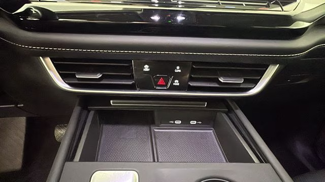 2024 Pure White Volkswagen Atlas 2.0T SE AWD SUV