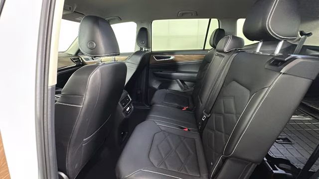 2024 Pure White Volkswagen Atlas 2.0T SE AWD SUV