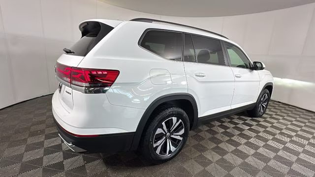 2024 Pure White Volkswagen Atlas 2.0T SE AWD SUV