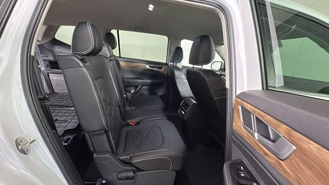 2024 Pure White Volkswagen Atlas 2.0T SE AWD SUV